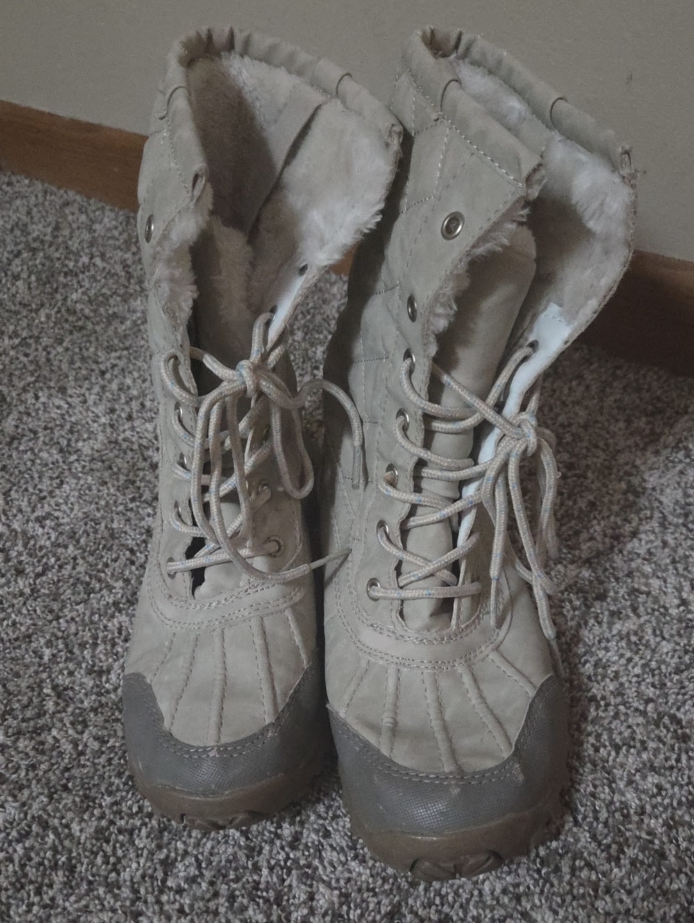 Women's Tan Fleece-Lined Lace-Up Winter Boots